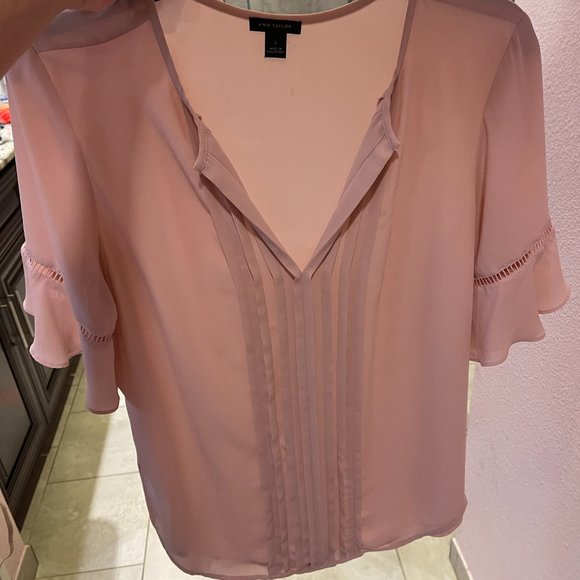 Beautiful Ann Taylor Pale Pink Blouse with Flutter Sleeves - Picture 2 of 3